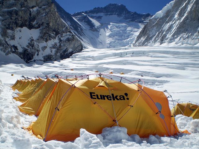 Как покорили Эверест - горный лагерь
